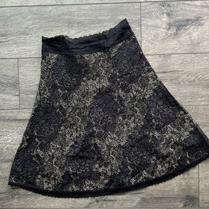 CAbi skirt elastic pull on lace trimmed size Medium Style #539 black ivory